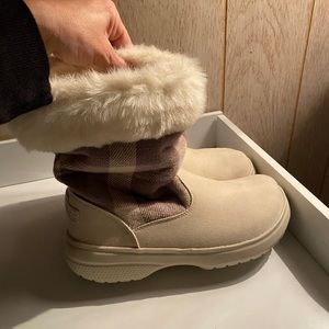 SOLD Women’s croc boots size 8